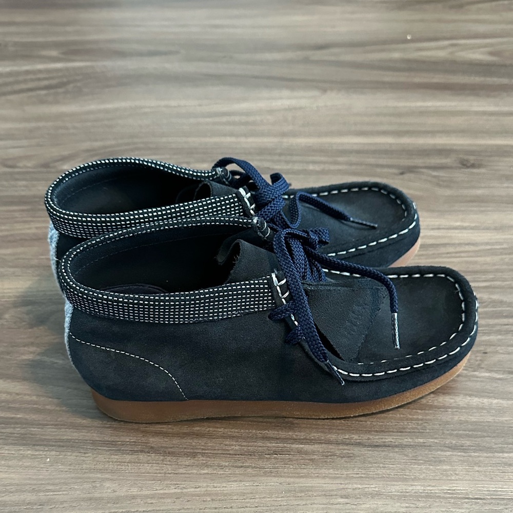 Navy lace up Clarks Wallabee 4